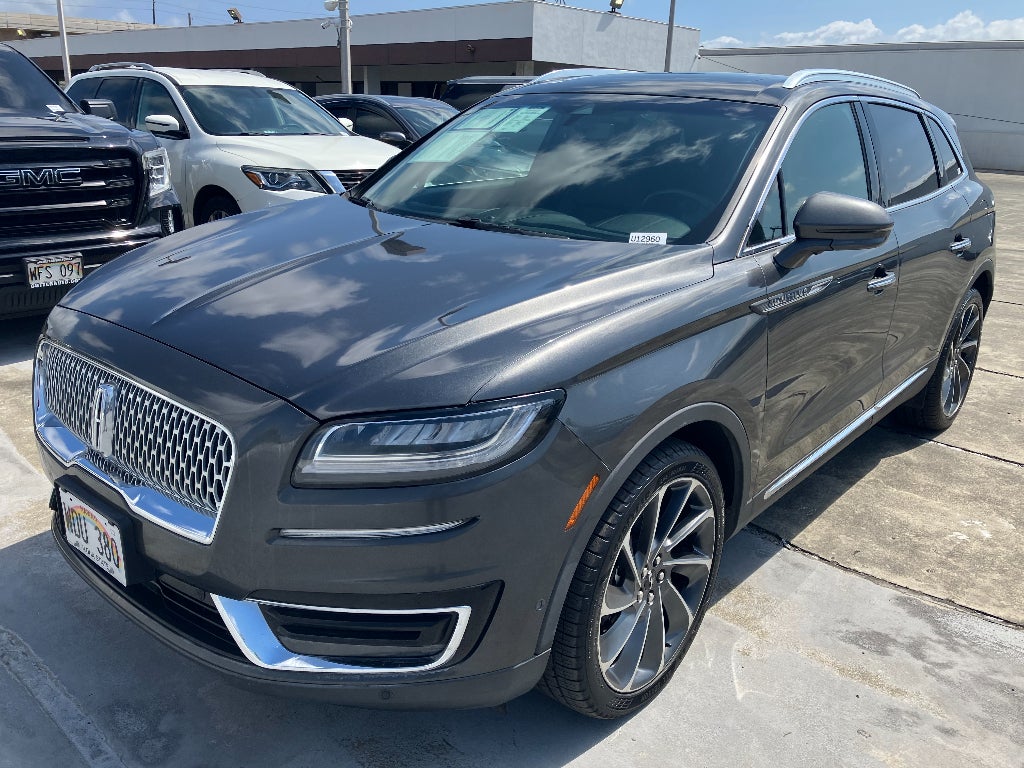 2020 Lincoln Nautilus Reserve in Gray — front three-quarter view